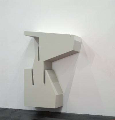 Stuhl, 2004, Pappe, Acrylfarbe, 175 x 165 x 40cm